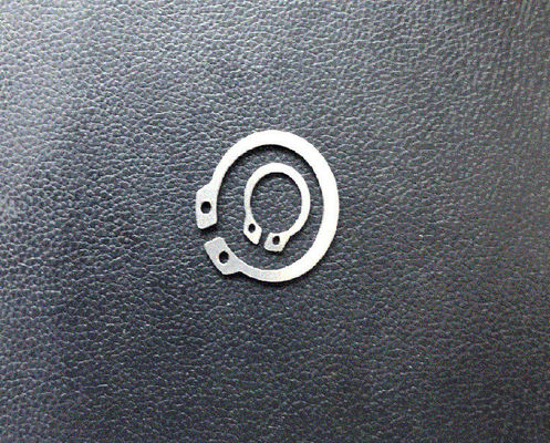 Rings de retenue en acier inoxydable M10 M12 M14 M16 M18 M20 M22 M24 M27 M30 GB894.1 Pour l'arbre