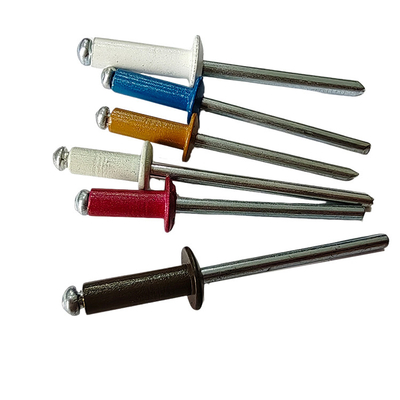 Rivets à tête ronde sans revêtement polyvalent à finition ouverte pour applications automobiles