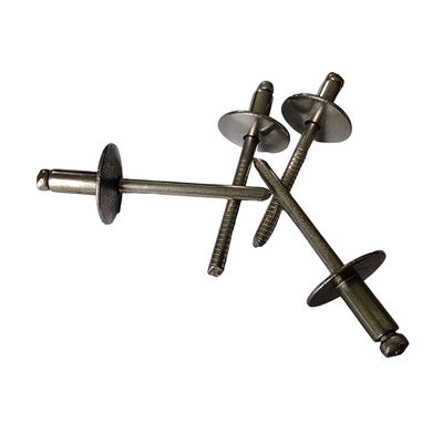 Le tour CNC équipé de rivets ouverts de type fer à l'aveugle à large bord, tête ronde pour assemblage rapide