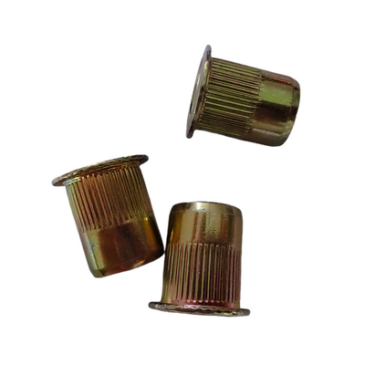 Noix de rivet ouverte à tête plate filetée en acier au carbone plaqué en zinc jaune avec finition durable
