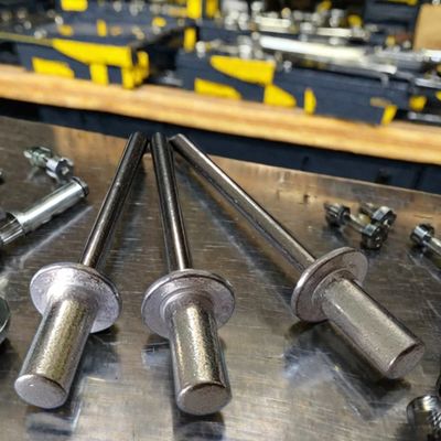 Fin scellée tout fer Fin fermée tête ronde rivets aveugle pour un coût compétitif