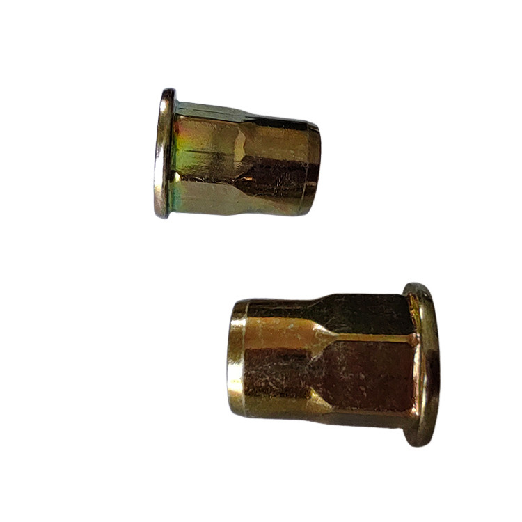 Noix de rivet à tête plate à tête plate semi-hexagonale plaquée en zinc jaune pour les applications de mesure impériales