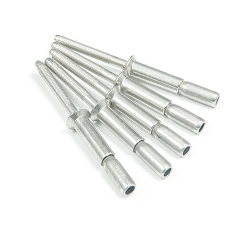 Rivet aveugle à bout ouvert en acier inoxydable pour fixation multi-grip dans des environnements difficiles