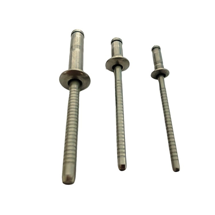 Découper le mandrin de tirage et la tête en saillie avec des rivets fermés à l'extrémité fermée M2.4 M3.2 M4 M4.8 M6.4